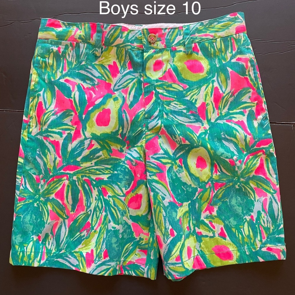 NWOT boys Lilly Pulitzer size 10 Guac and Roll shorts.